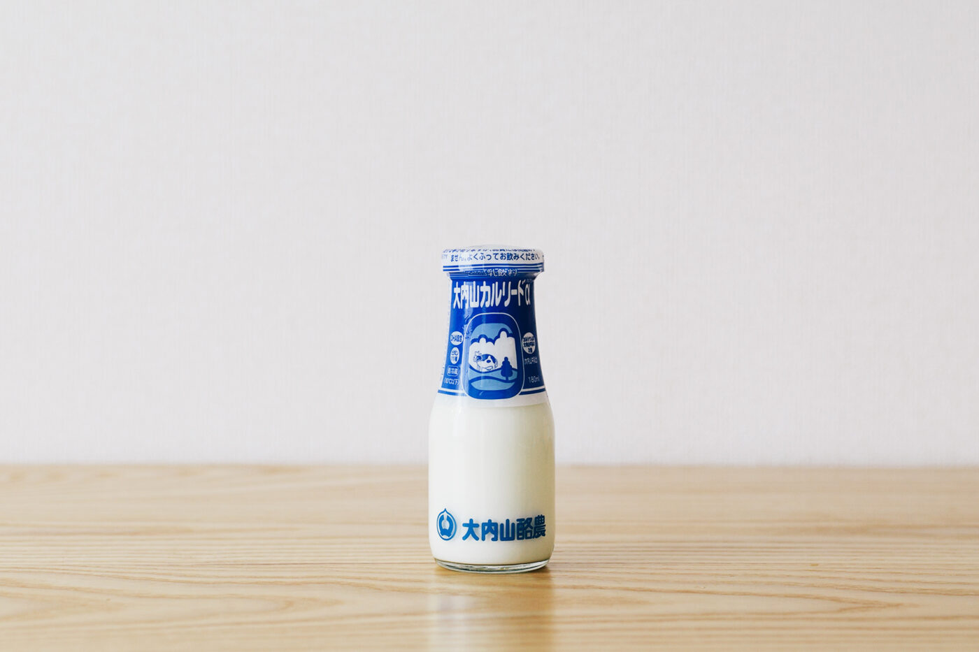 エンボス加工 牛乳瓶 牛乳180｜牛乳びん｜商品情報｜東硝株式